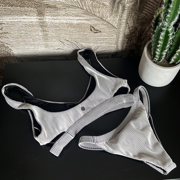 Cheeky Ribbed Bikini Set - Picture 2 of 2